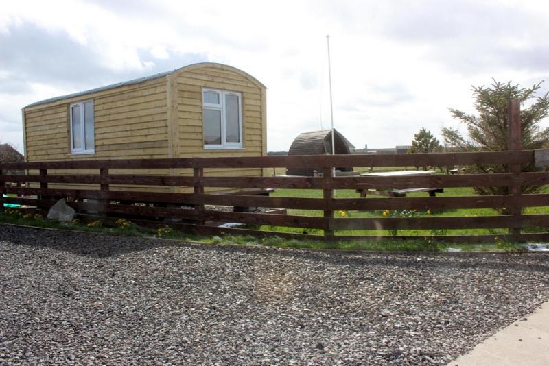 Hillside Camping Pods And Shepherd'S Hut Hotell Wick  Eksteriør bilde