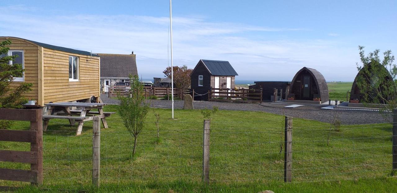 Hillside Camping Pods And Shepherd'S Hut Hotell Wick  Eksteriør bilde