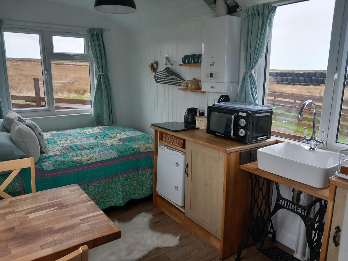 Hillside Camping Pods And Shepherd'S Hut Hotell Wick  Eksteriør bilde