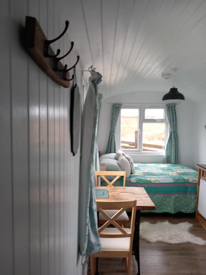 Hillside Camping Pods And Shepherd'S Hut Hotell Wick  Eksteriør bilde