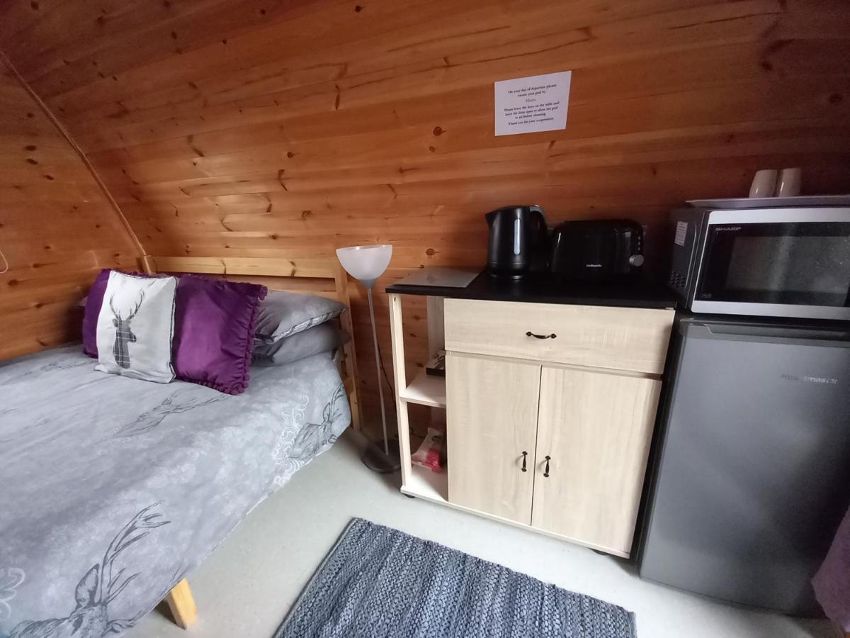 Hillside Camping Pods And Shepherd'S Hut Hotell Wick  Rom bilde